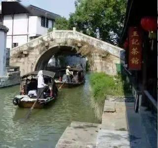 鹿晗录制吃播:暗黑冷面,哭着也要吃完